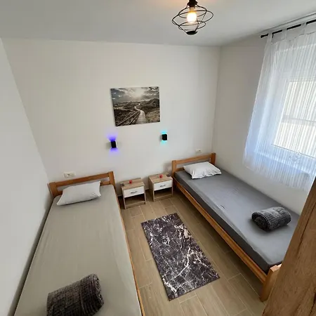 Cosic アパート ツリクヴェニツァ